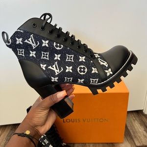 LOUIS VUITTON star trail ankle boots
